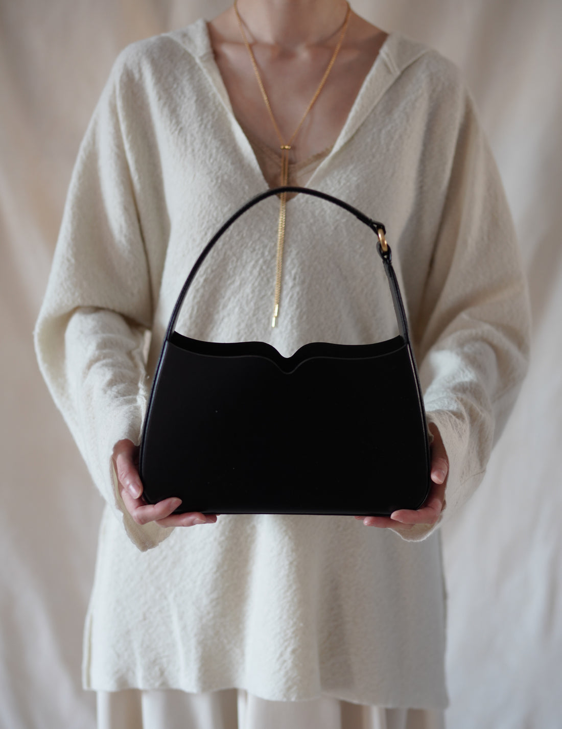 Mame Kurogouchi | Cow Leather Handbag · Black