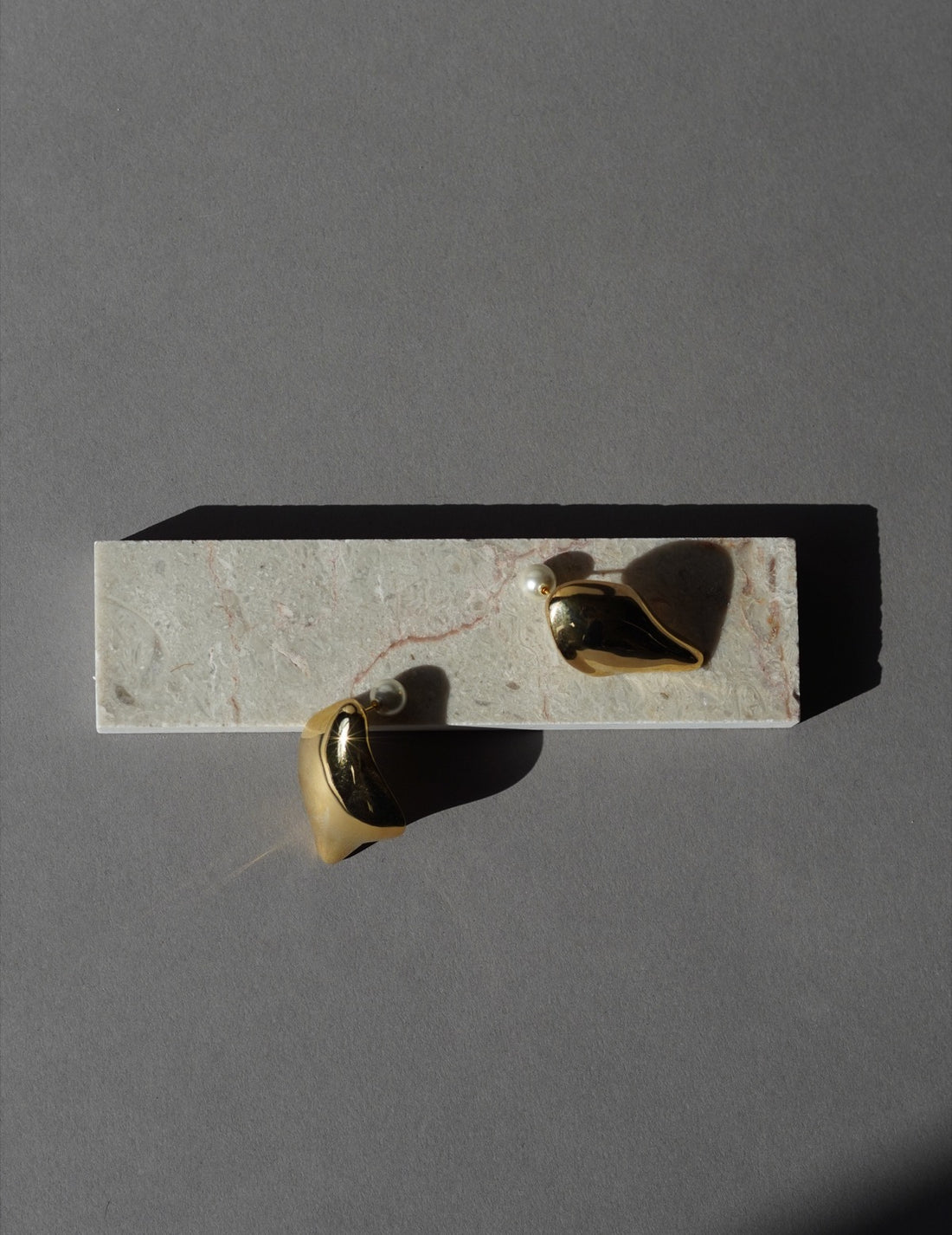 Organic Motif Brass Earrings・Gold