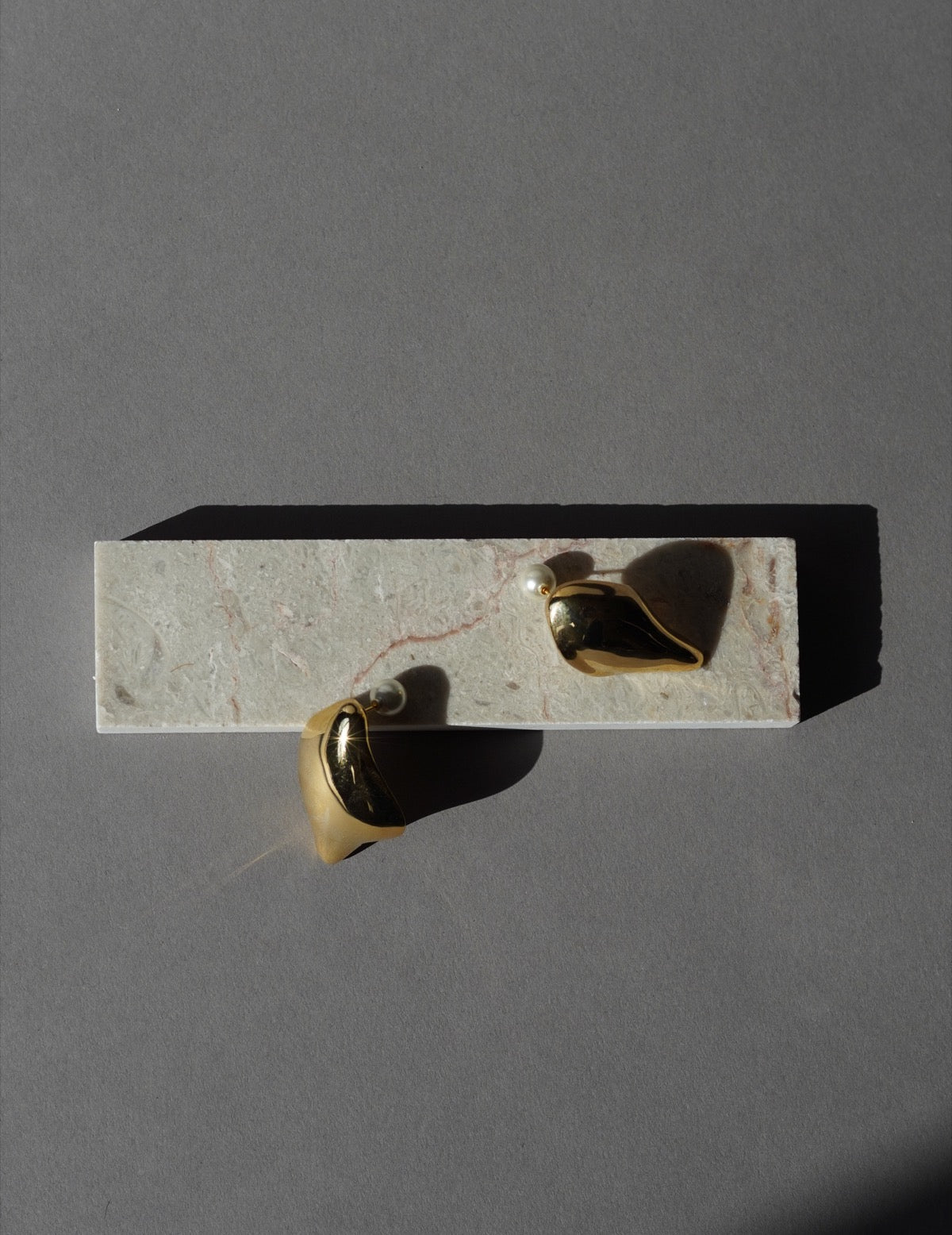 Organic Motif Brass Earrings・Gold