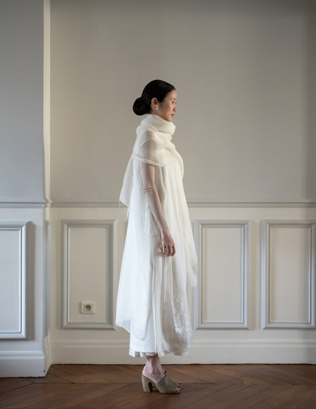 KHADI & CO | Silk Linen Blend Shawl・White