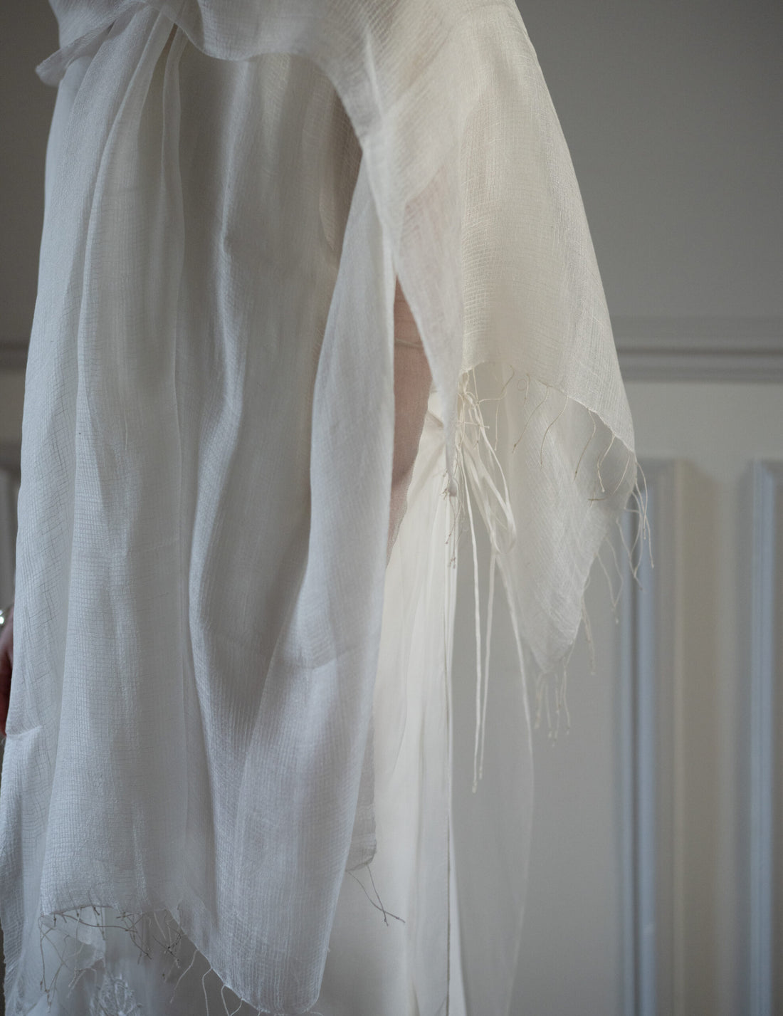 KHADI & CO | Silk Linen Blend Shawl・White