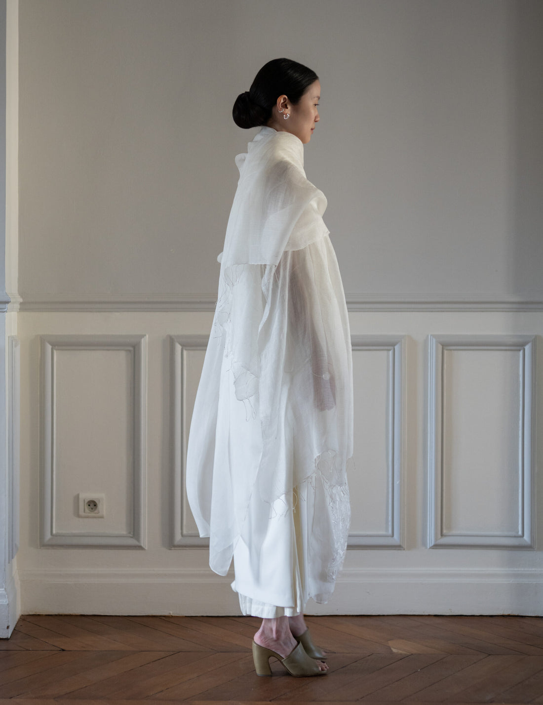 KHADI & CO | Silk Linen Blend Shawl・White