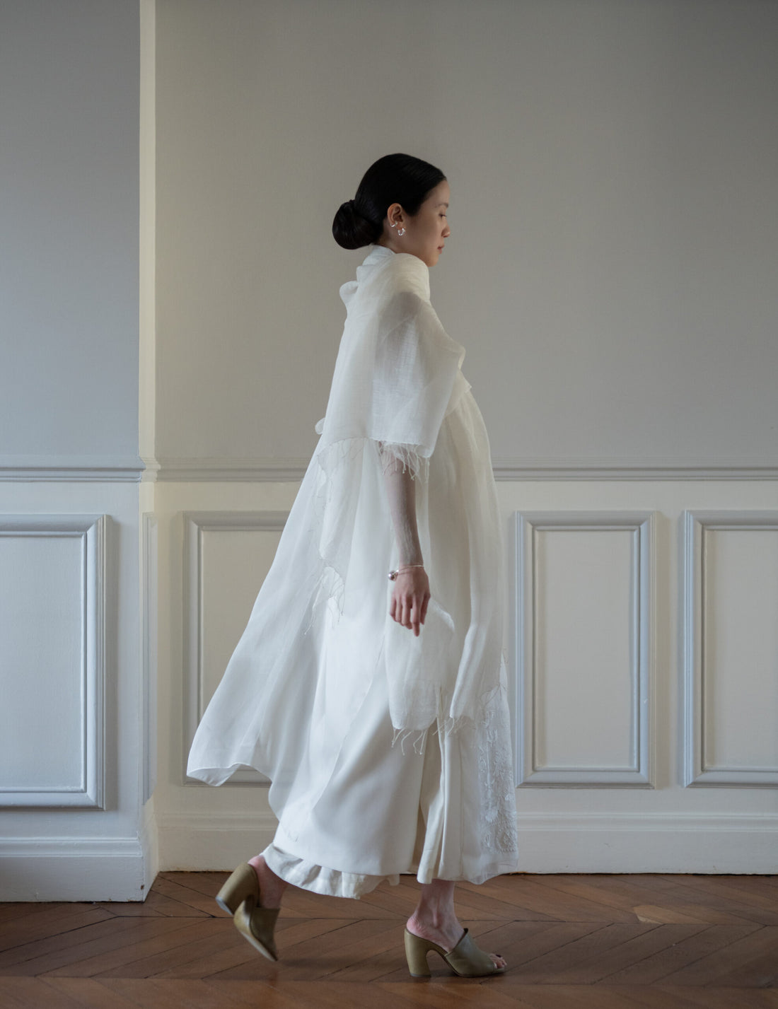 KHADI & CO | Silk Linen Blend Shawl・White