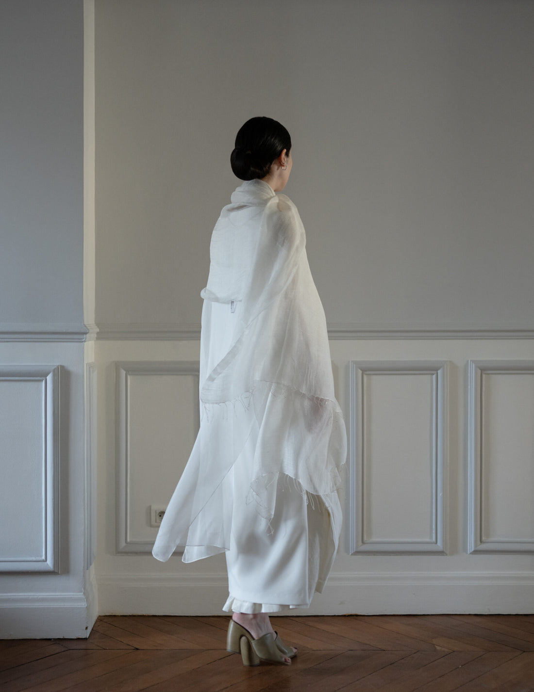 KHADI & CO | Silk Linen Blend Shawl・White