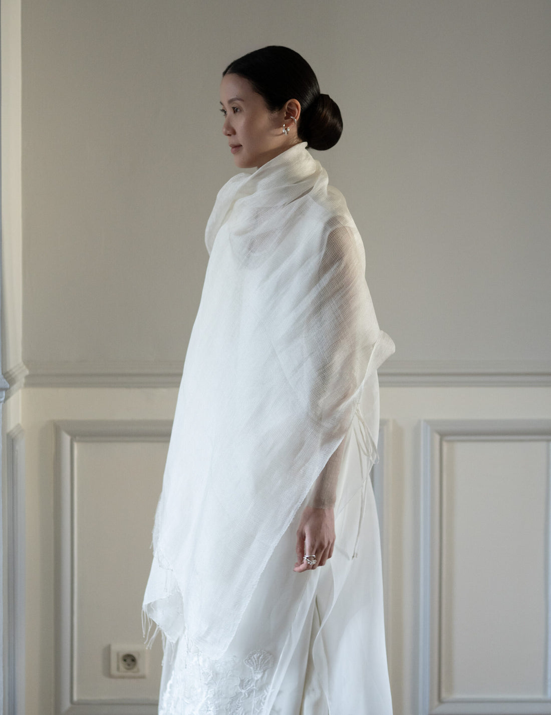 KHADI & CO | Silk Linen Blend Shawl・White