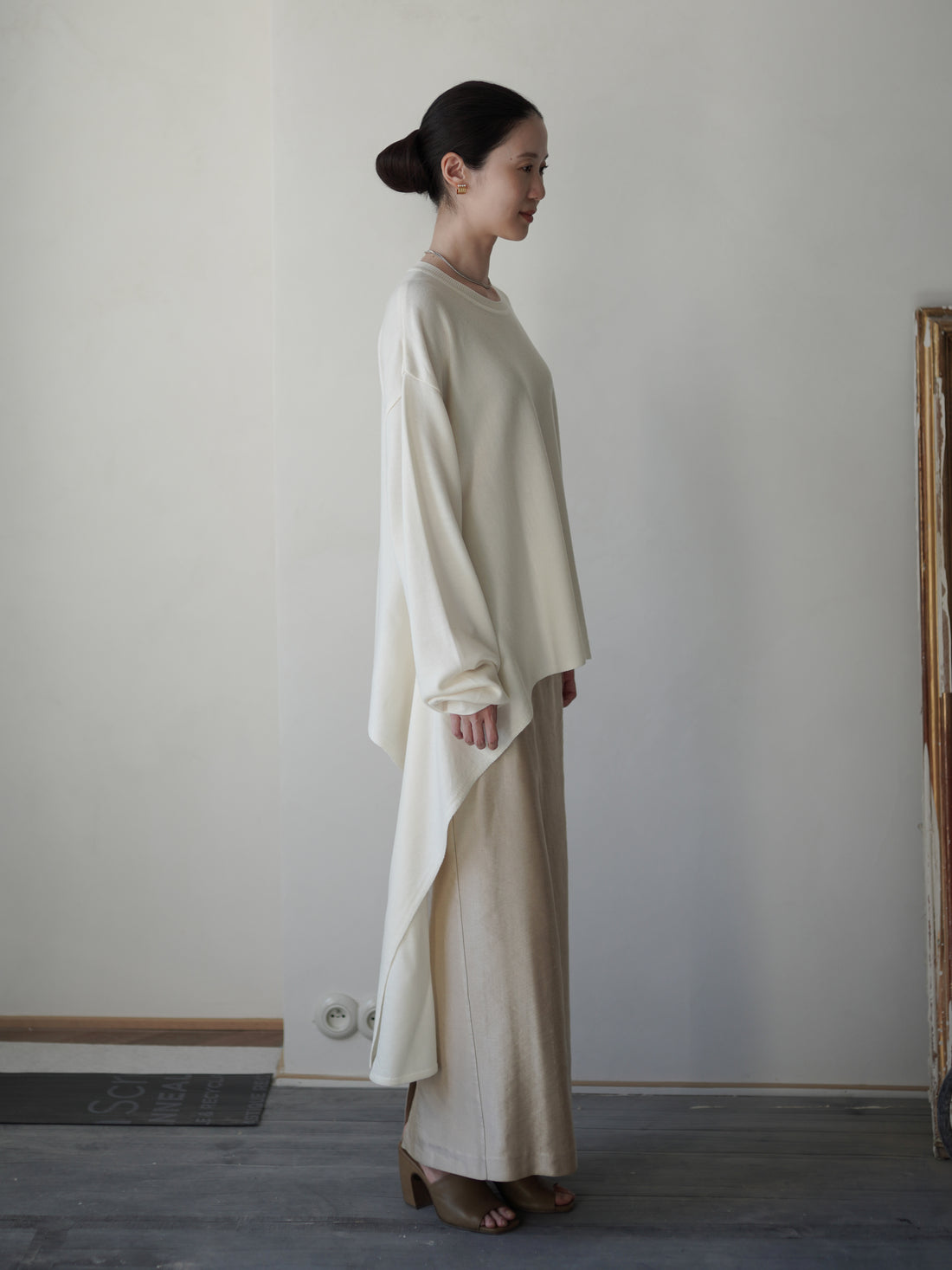 ANEMO SIDE TIE KN • IvoryANEMO SIDE TIE KNIT SWEATER・IVORY