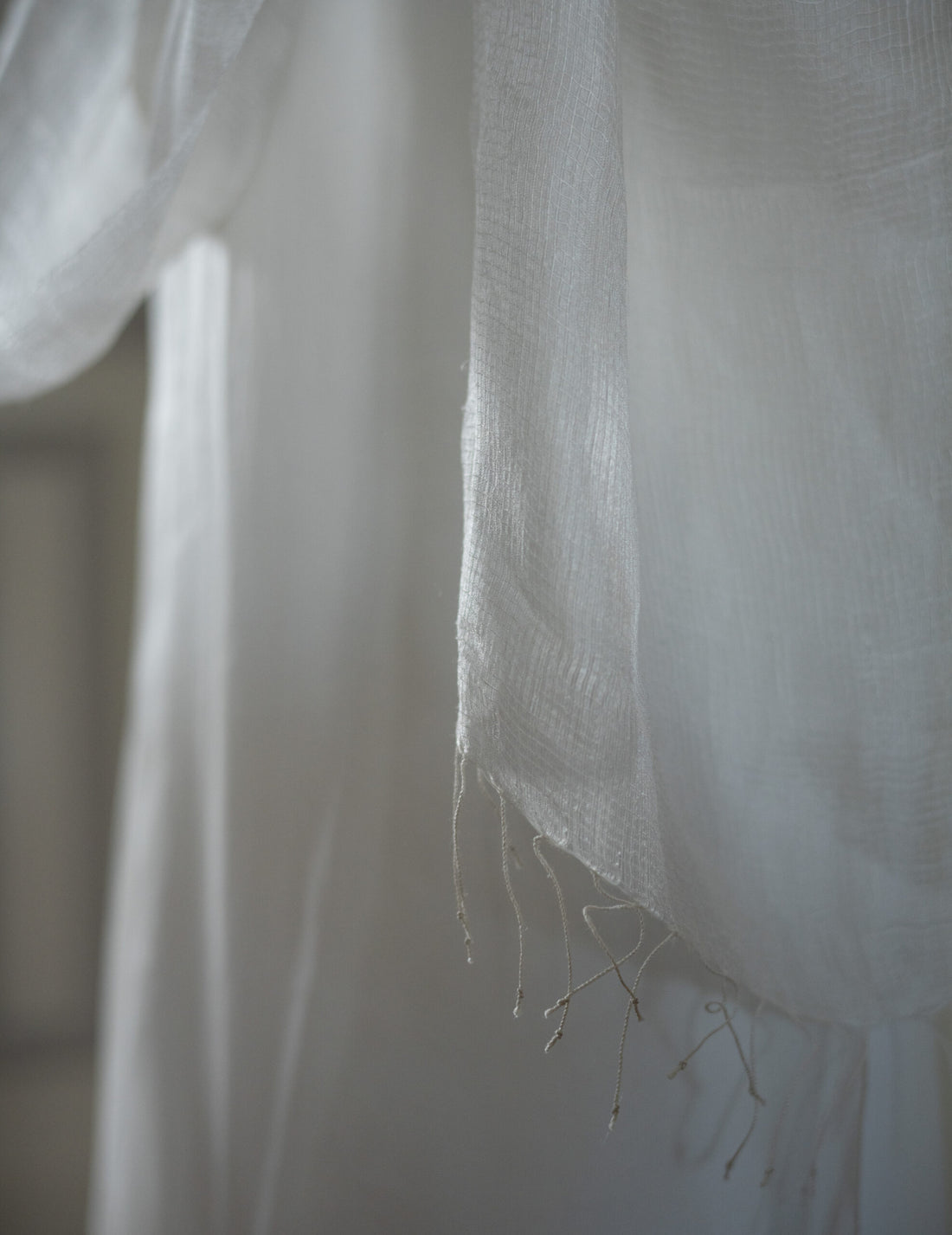 KHADI & CO | Silk Linen Blend Shawl・White