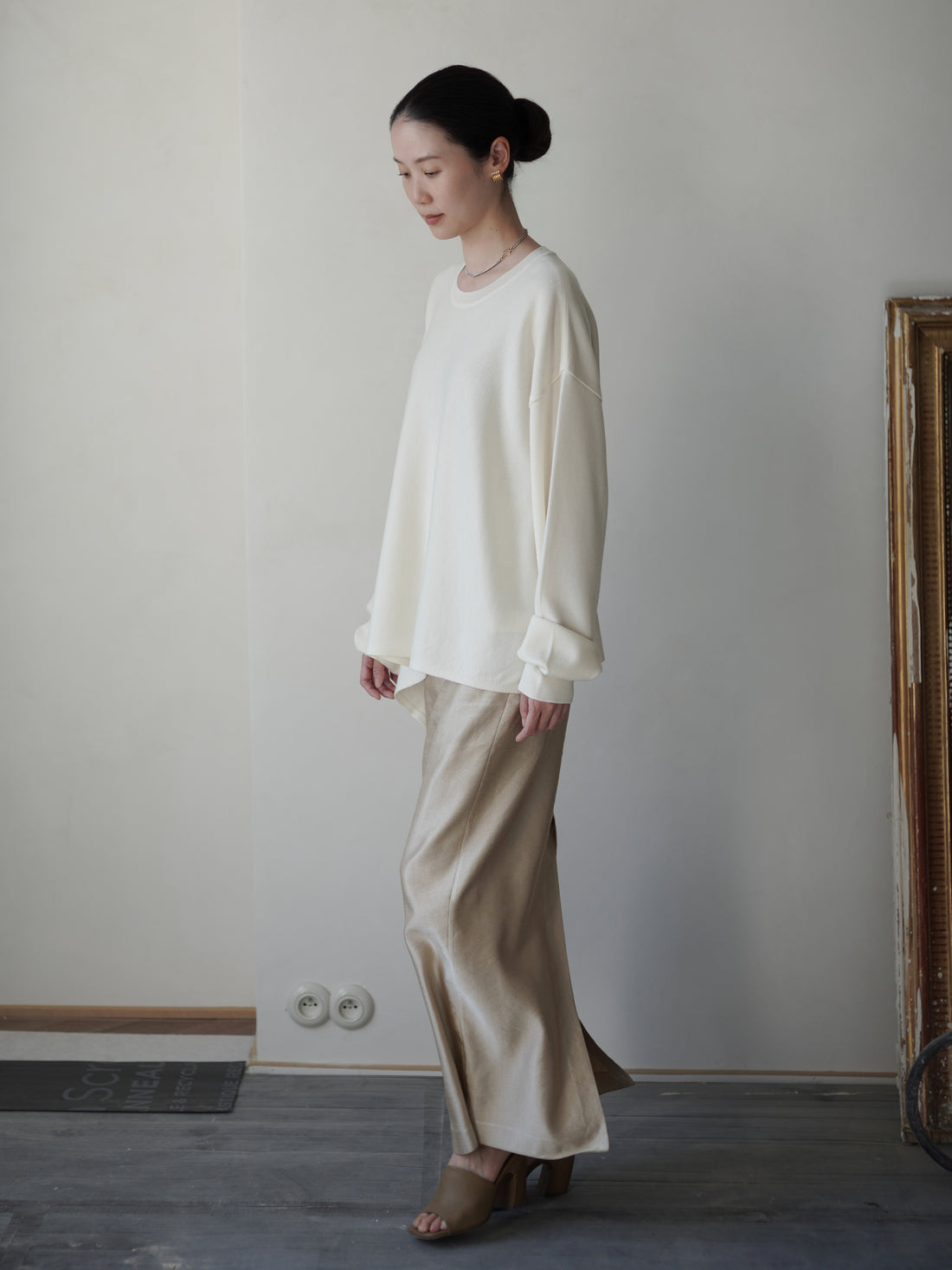 ANEMO SIDE TIE KN • IvoryANEMO SIDE TIE KNIT SWEATER・IVORY