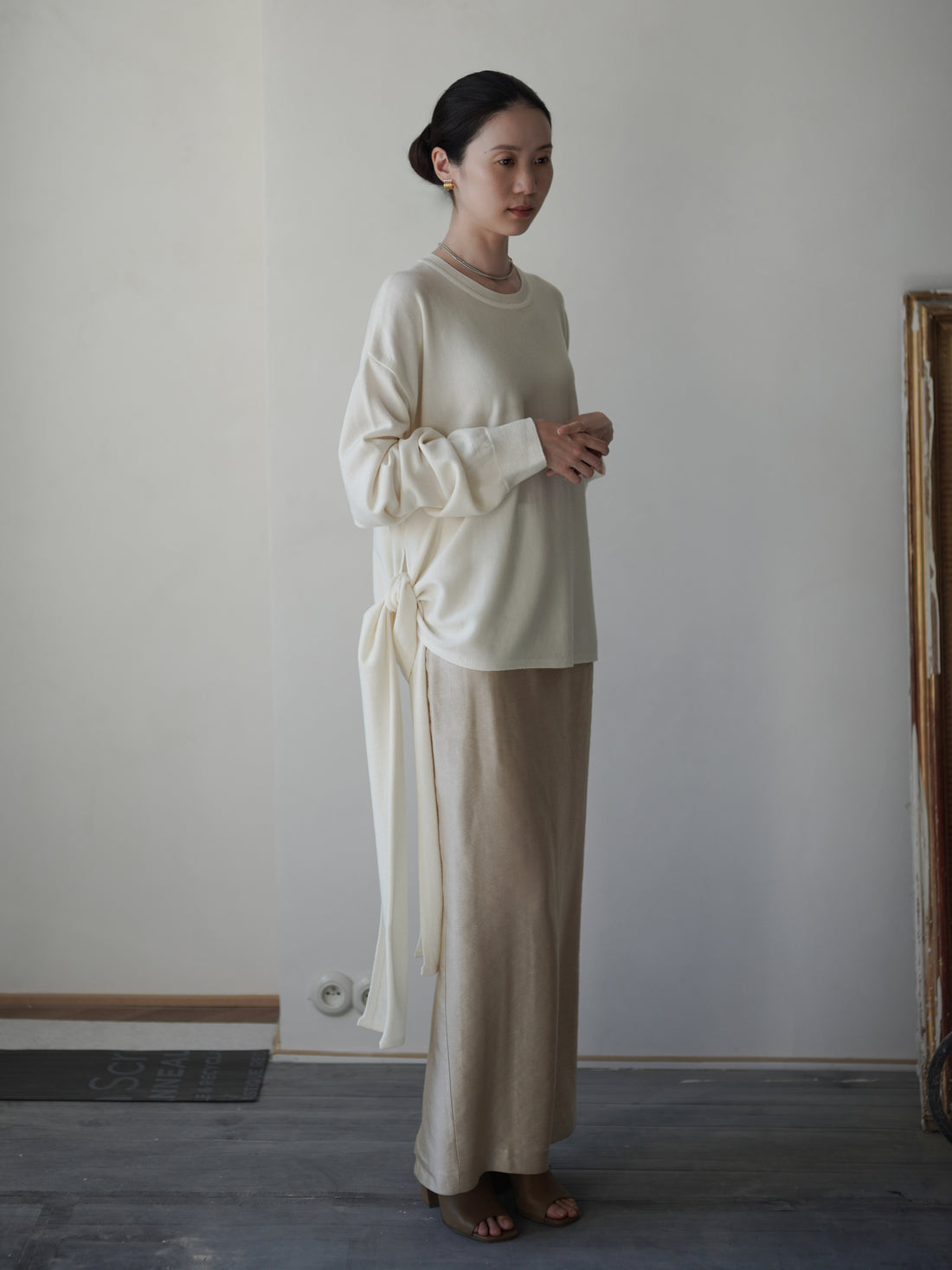 ANEMO SIDE TIE KN • IvoryANEMO SIDE TIE KNIT SWEATER・IVORY