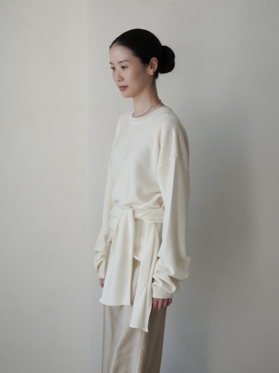 ANEMO SIDE TIE KN • IvoryANEMO SIDE TIE KNIT SWEATER・IVORY