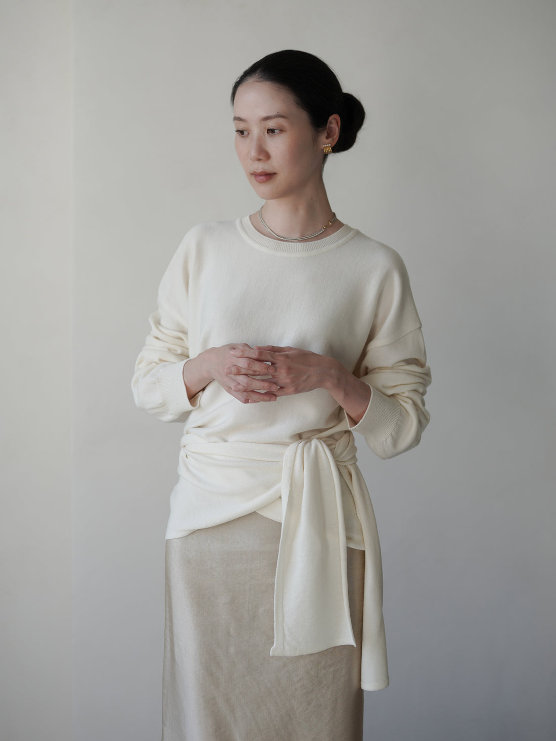 ANEMO SIDE TIE KN • IvoryANEMO SIDE TIE KNIT SWEATER・IVORY