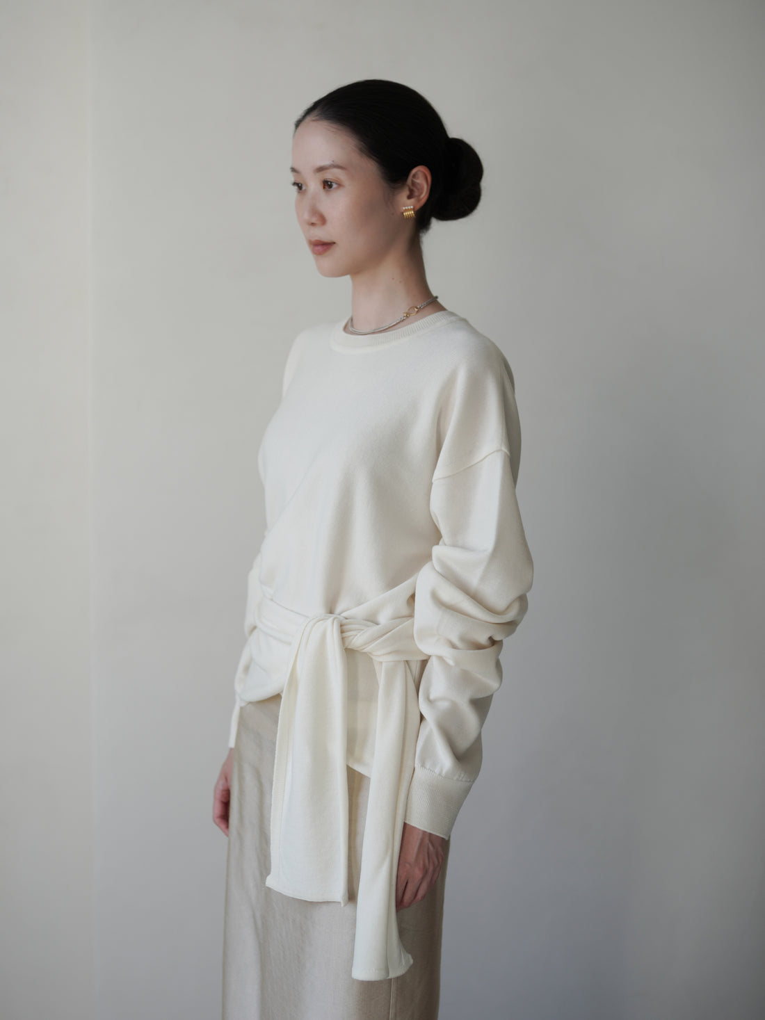 ANEMO SIDE TIE KN • IvoryANEMO SIDE TIE KNIT SWEATER・IVORY