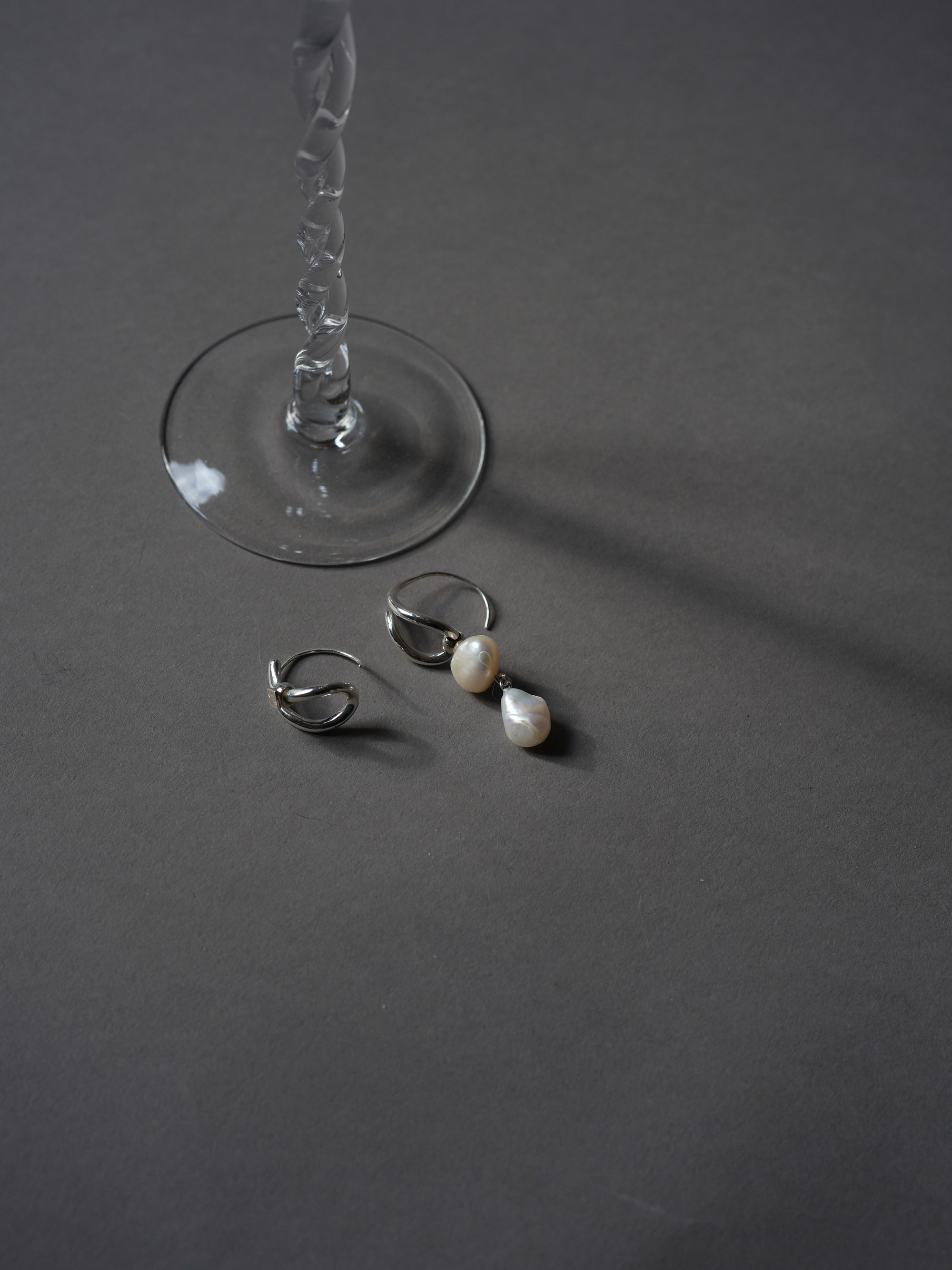 Wave Pierces Calm・Earrings & Pearl Charm Set