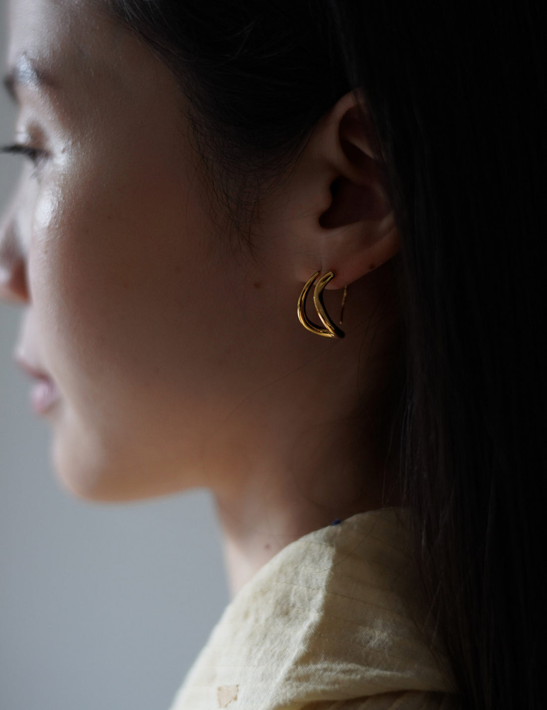 PLOW | Wave Pierces Calm・Earrings & Amber Brown Charm Set