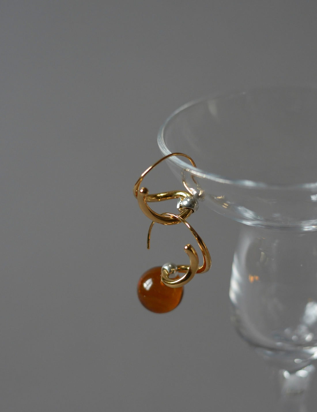 PLOW | Wave Pierces Calm・Earrings & Amber Brown Charm Set