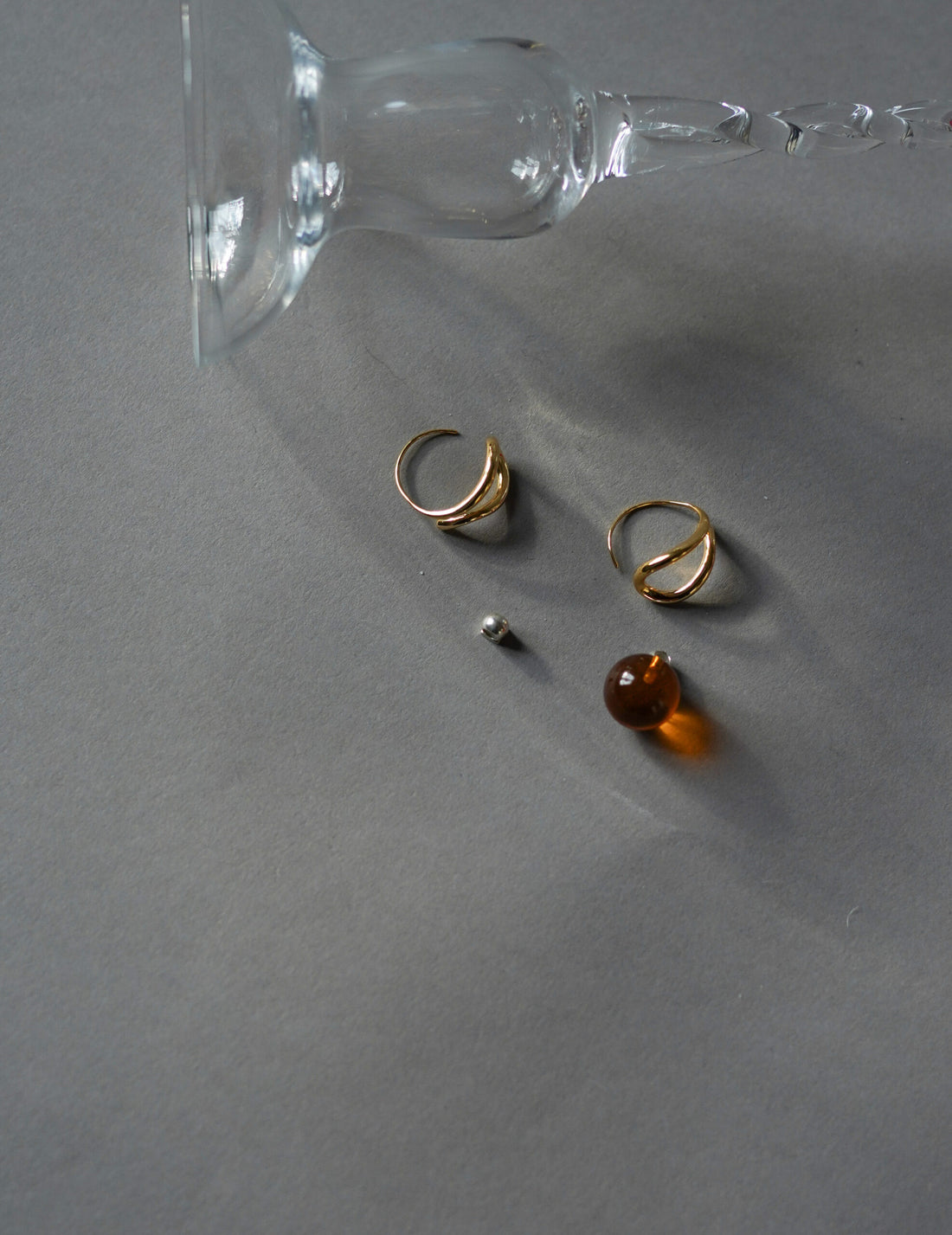 PLOW | Wave Pierces Calm・Earrings & Amber Brown Charm Set