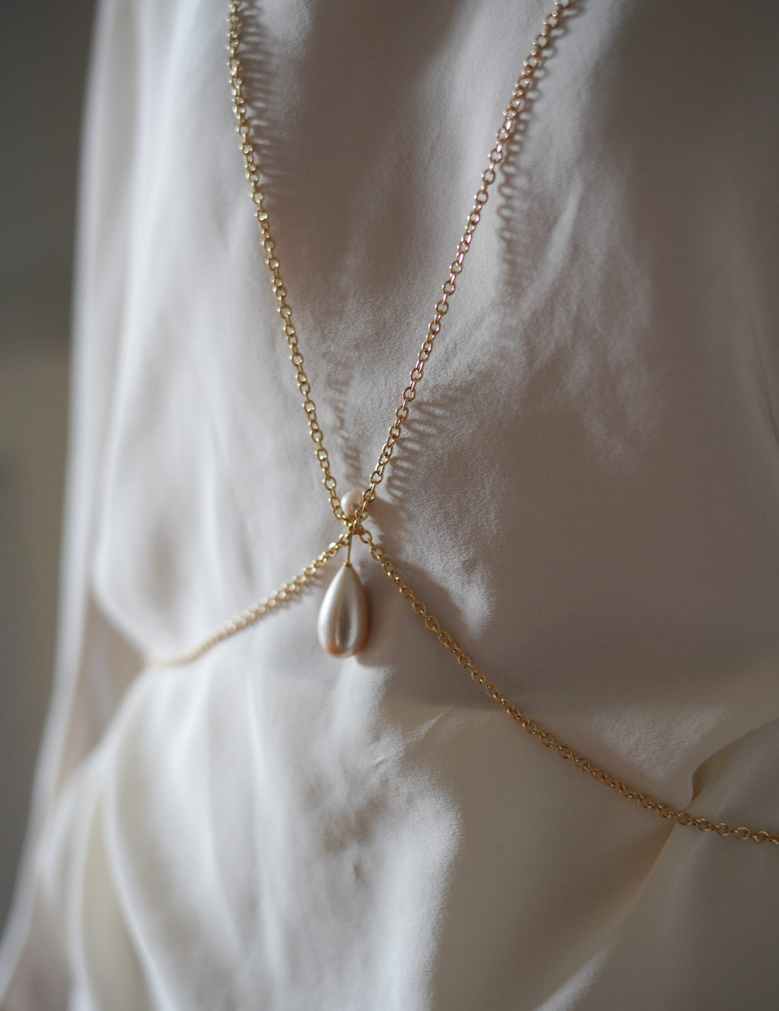 BEATRIZ PALACIOS | Pearl Body Chain