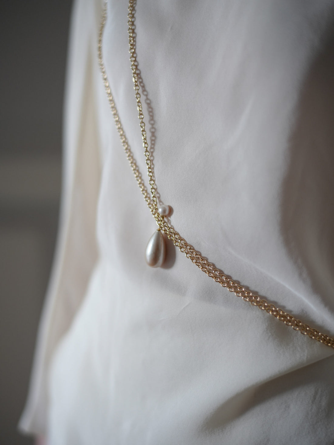 BEATRIZ PALACIOS | Pearl Body Chain