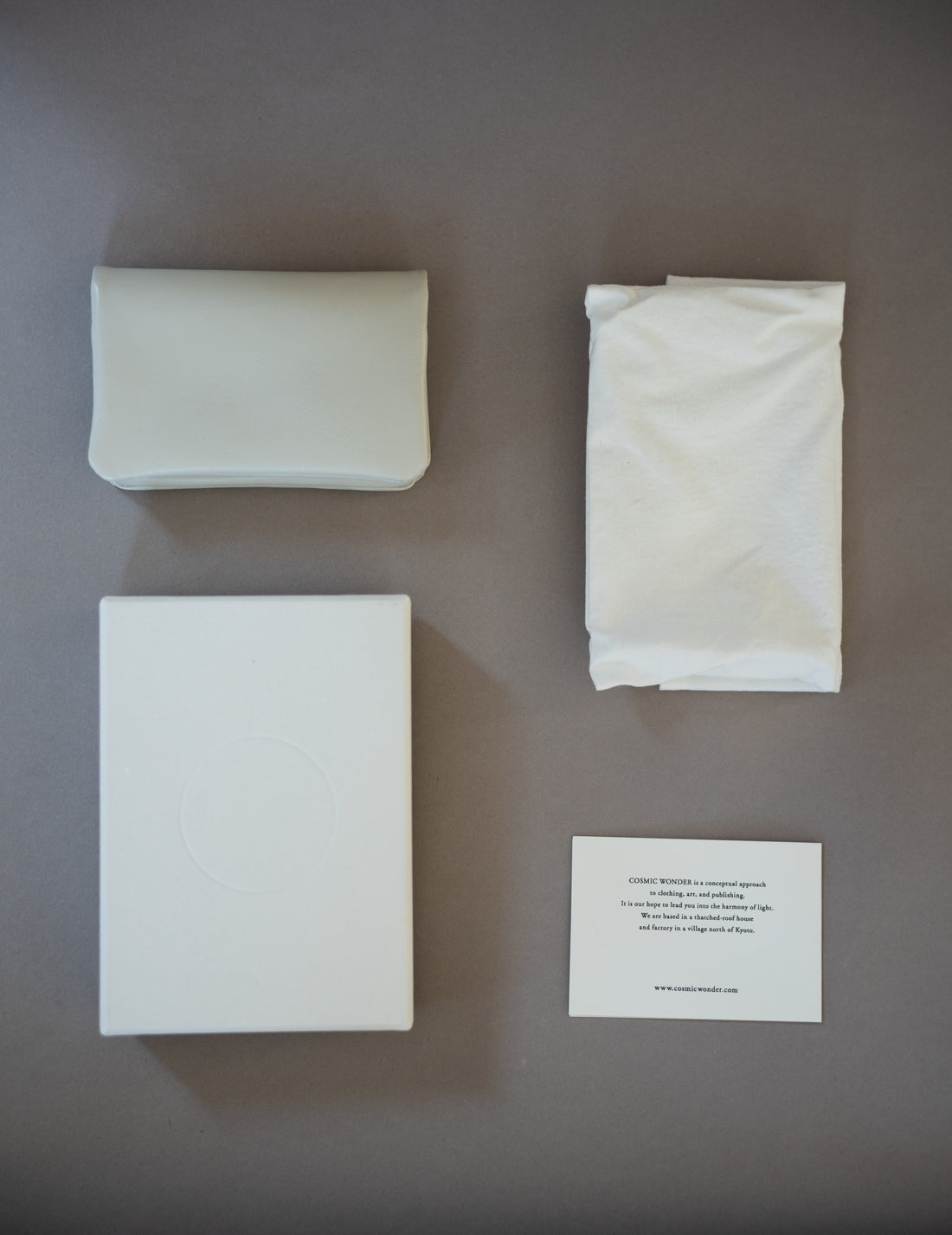 COSMIC WONDER |  Light leather card case・Grey