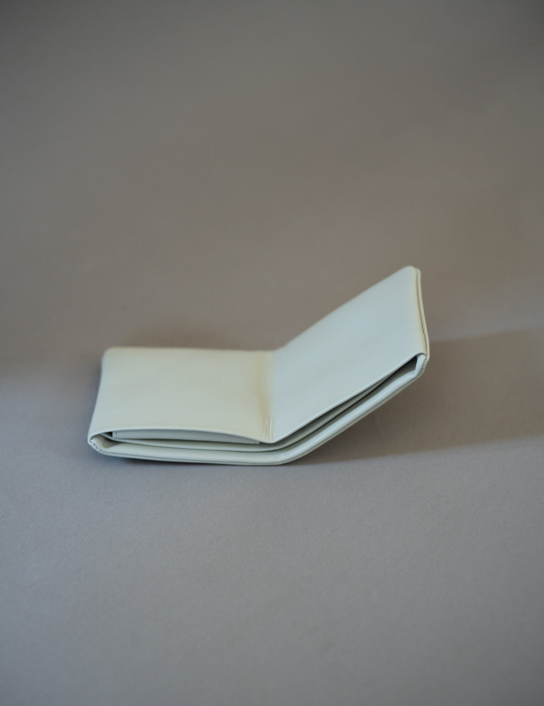 COSMIC WONDER |  Light Leather Bifold Wallet・Grey
