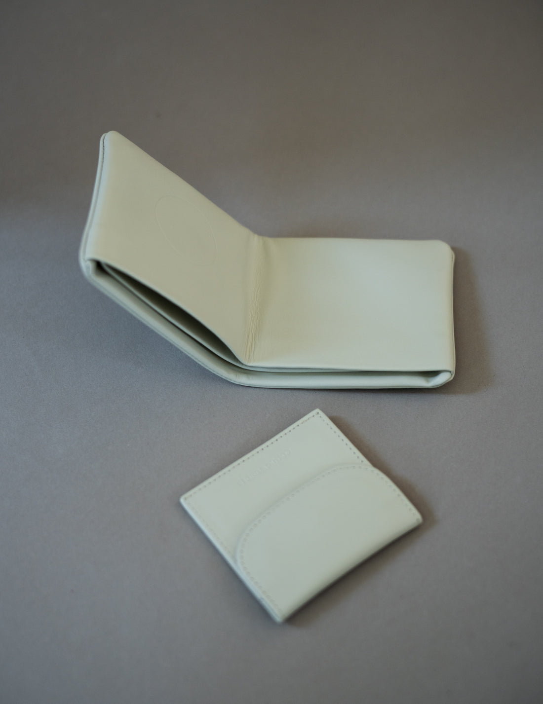 COSMIC WONDER |  Light Leather Bifold Wallet・Grey