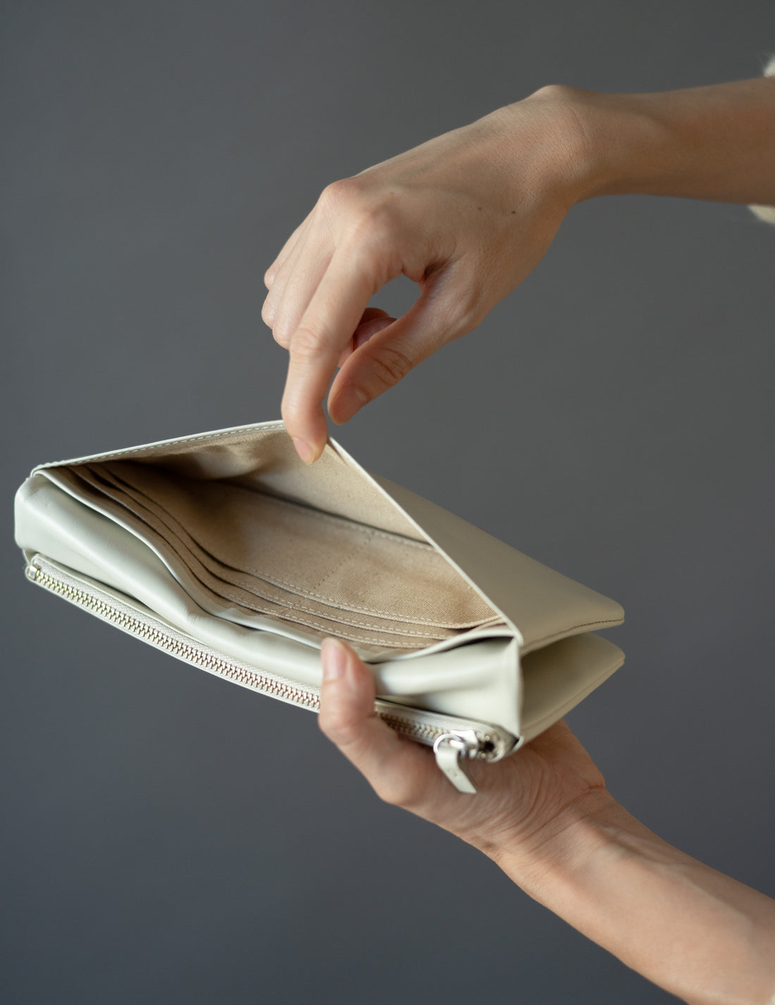 COSMIC WONDER |  Light leather wallet・Grey