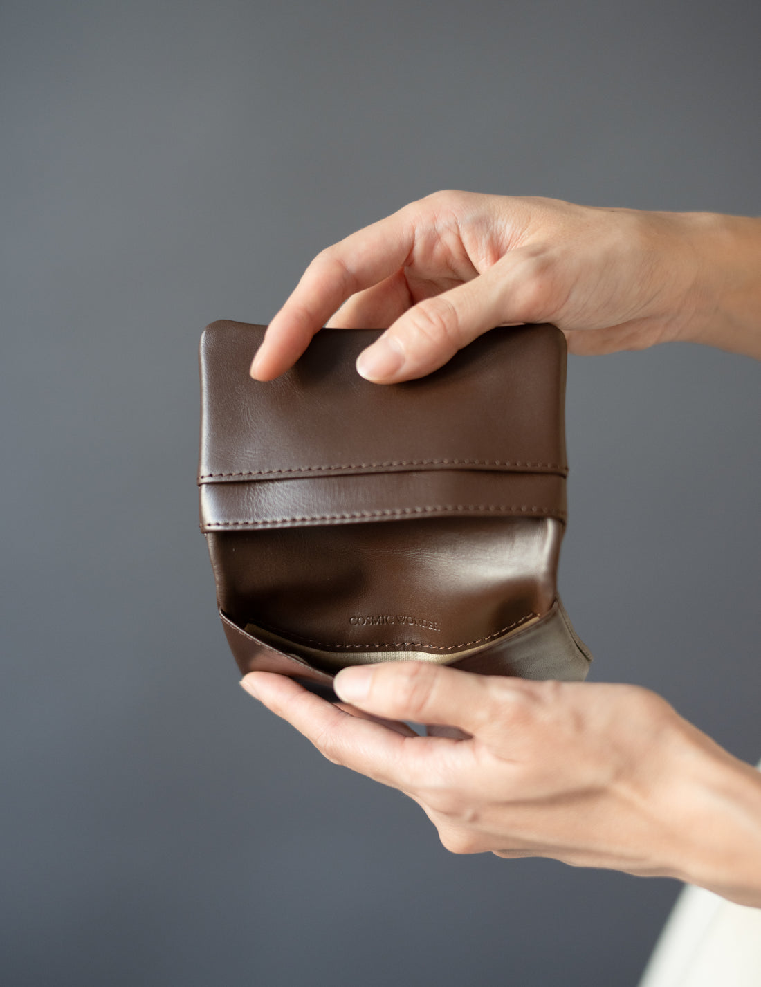 COSMIC WONDER |  Light leather card case・Brown