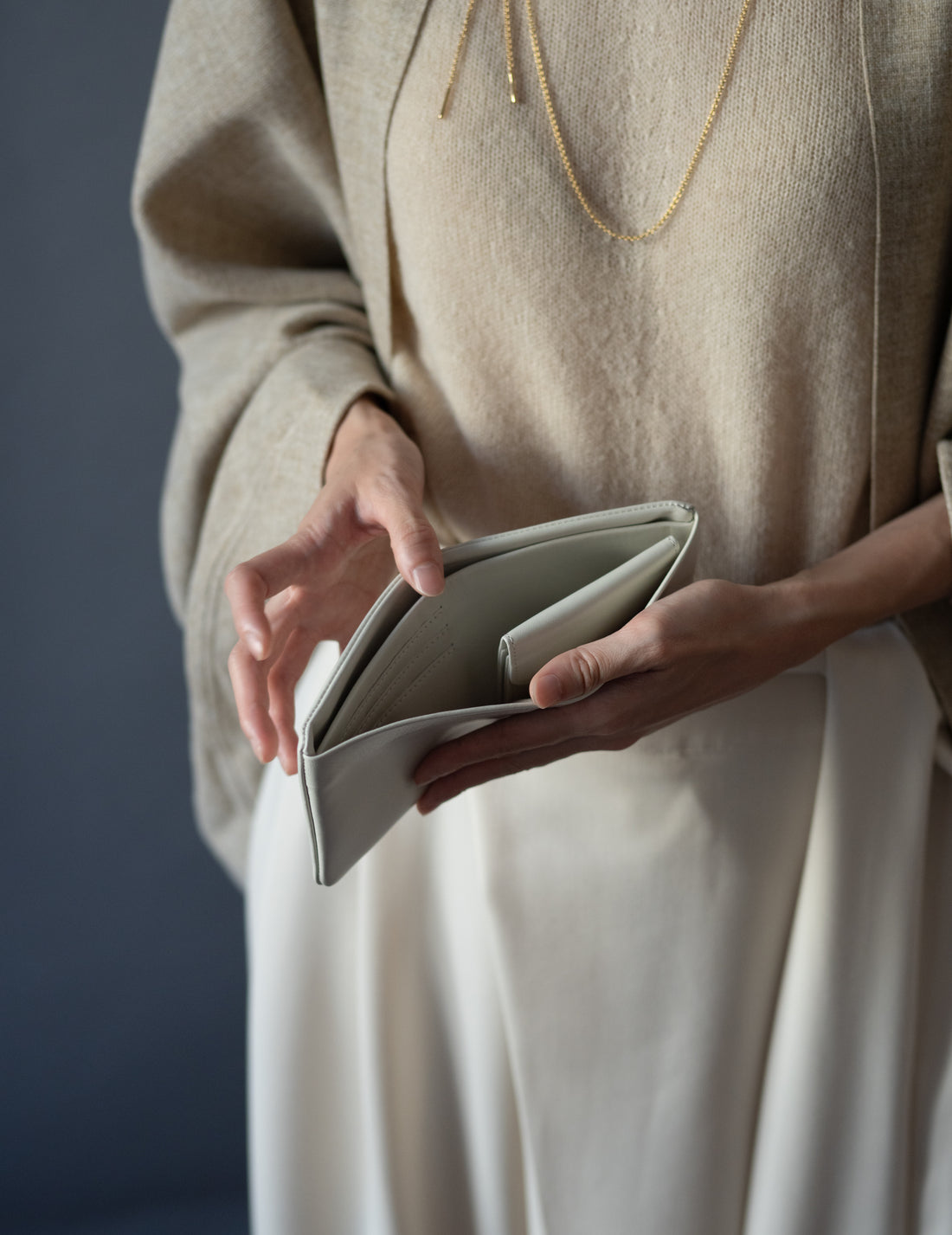 COSMIC WONDER |  Light Leather Bifold Wallet・Grey