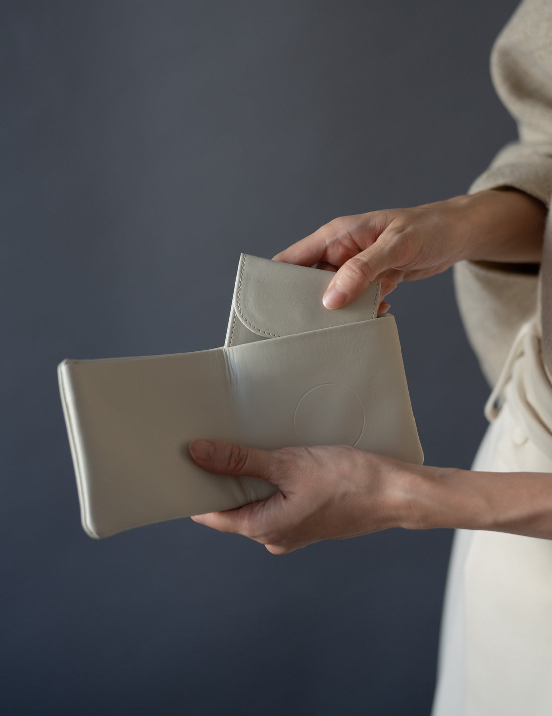 COSMIC WONDER |  Light Leather Bifold Wallet・Grey