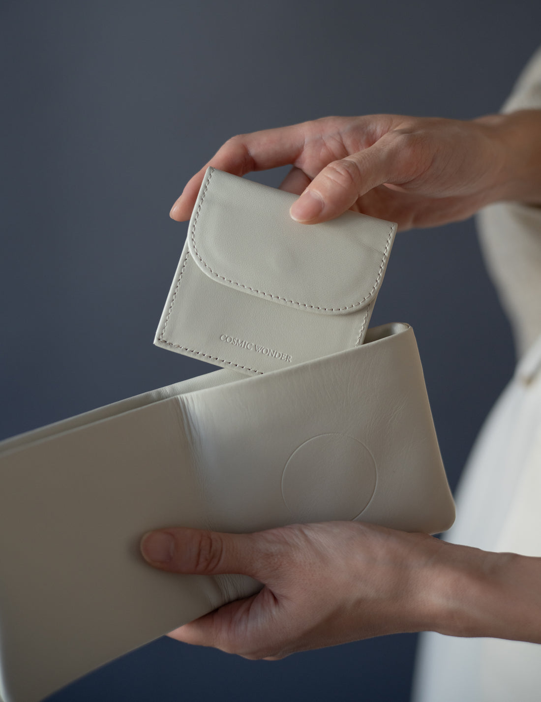 COSMIC WONDER |  Light Leather Bifold Wallet・Grey