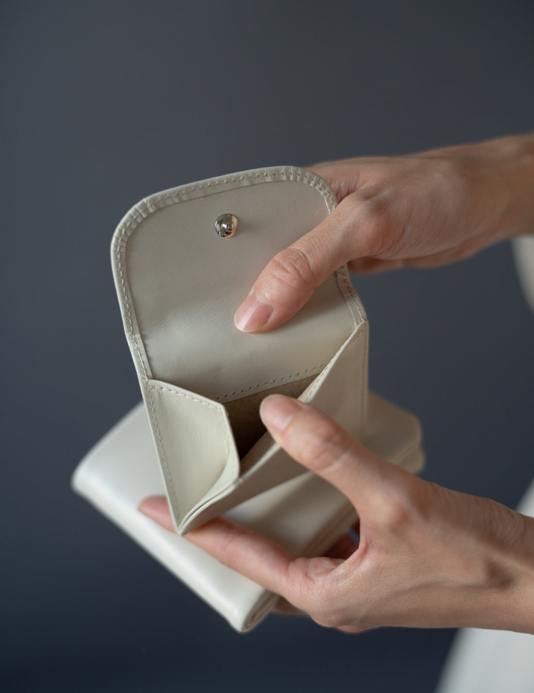 COSMIC WONDER |  Light Leather Bifold Wallet・Grey