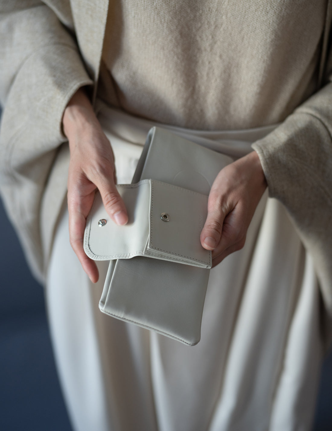 COSMIC WONDER |  Light Leather Bifold Wallet・Grey