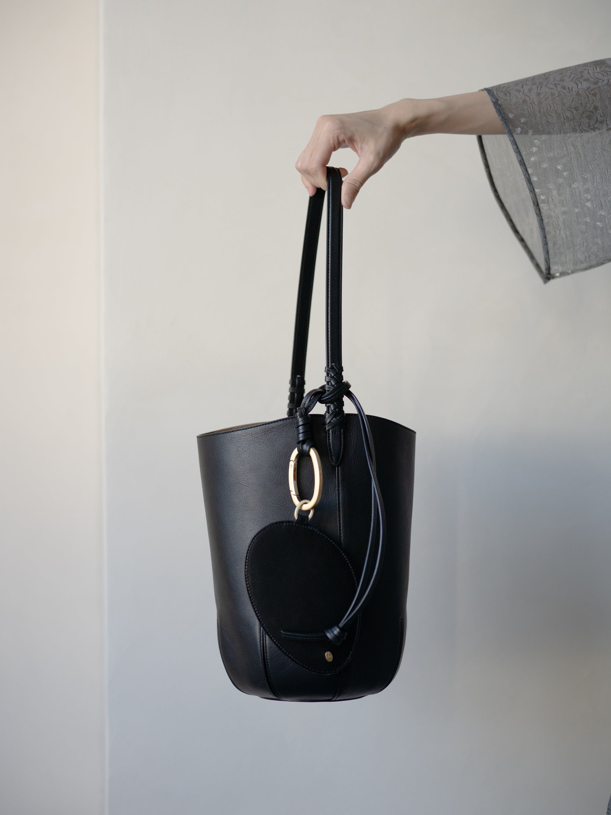 Mame Kurogouchi × Tsuchiya Kaban Monogram Rounded Leather Card Sleeve・Black
