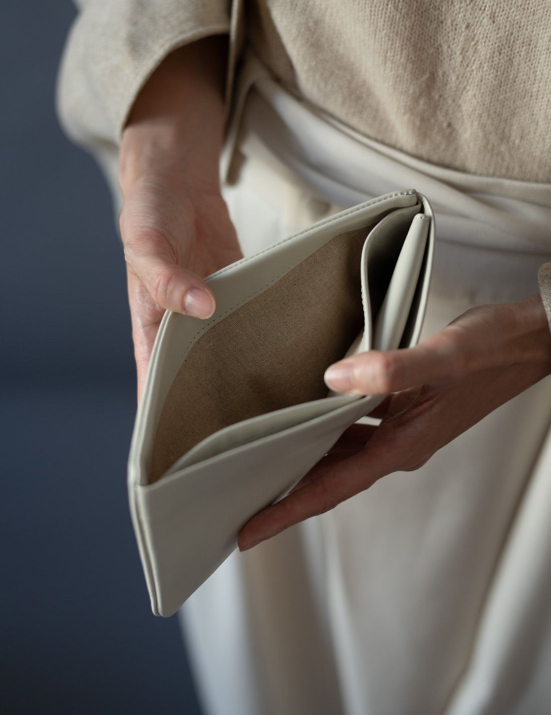 COSMIC WONDER |  Light Leather Bifold Wallet・Grey