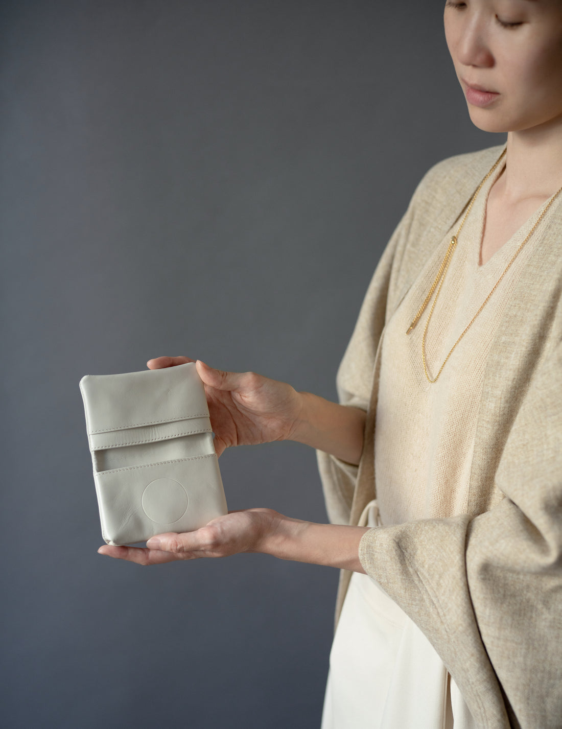 COSMIC WONDER |  Light leather card case・Grey