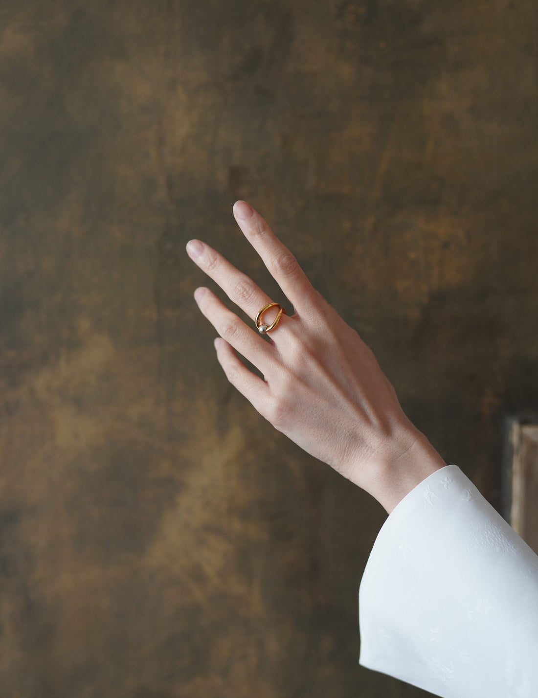 PLOW | Wave Pierces Calm・Earrings & Amber Brown Charm Set
