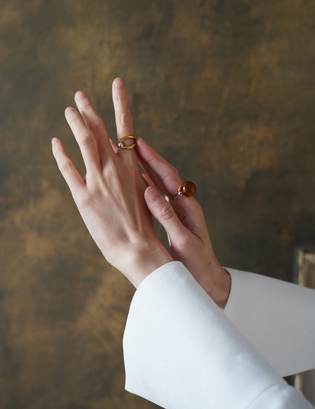 PLOW | Wave Pierces Calm・Earrings & Amber Brown Charm Set