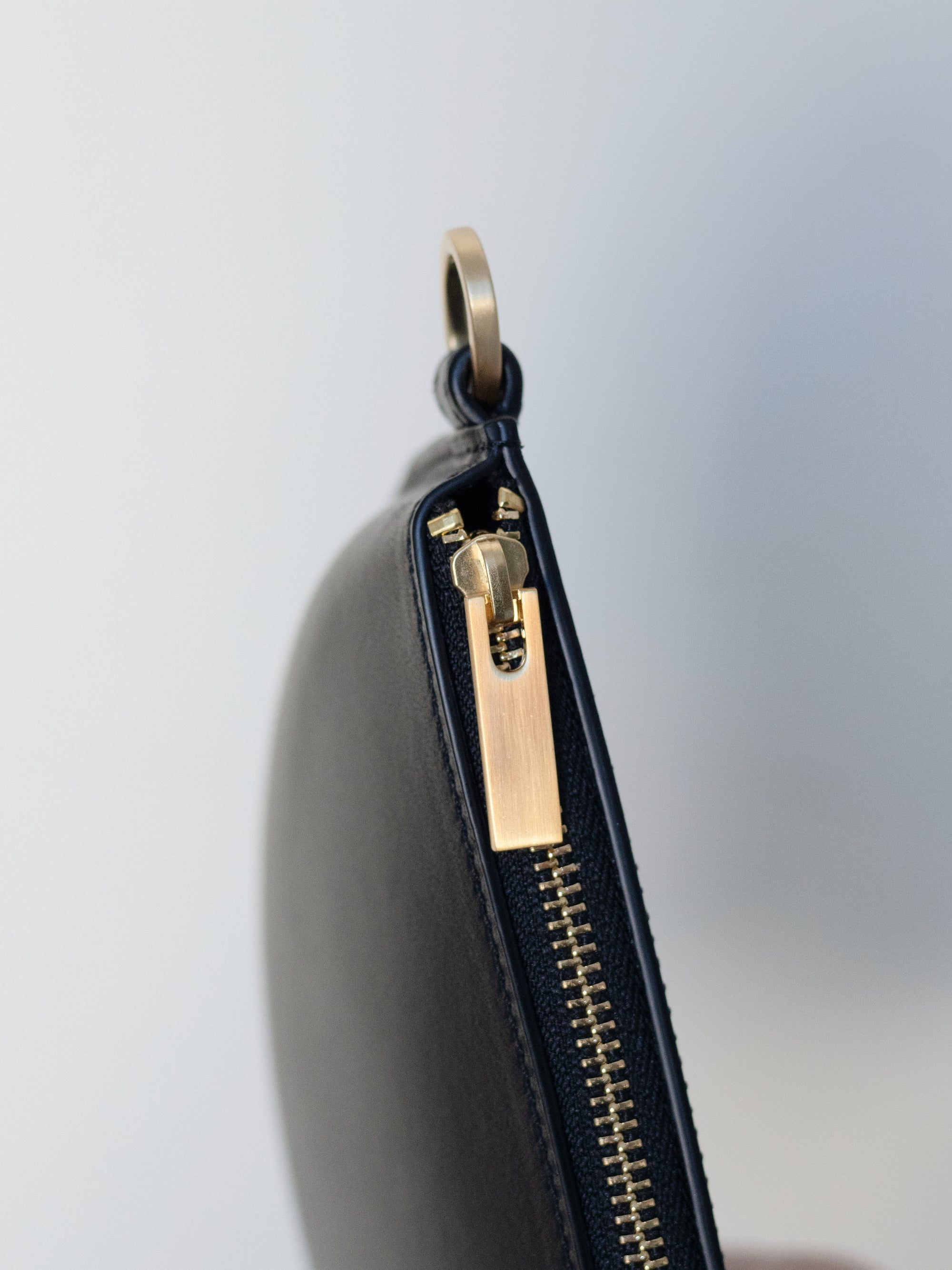 Mame Kurogouchi × Tsuchiya Kaban Monogram 3D Leather Pouch・Black