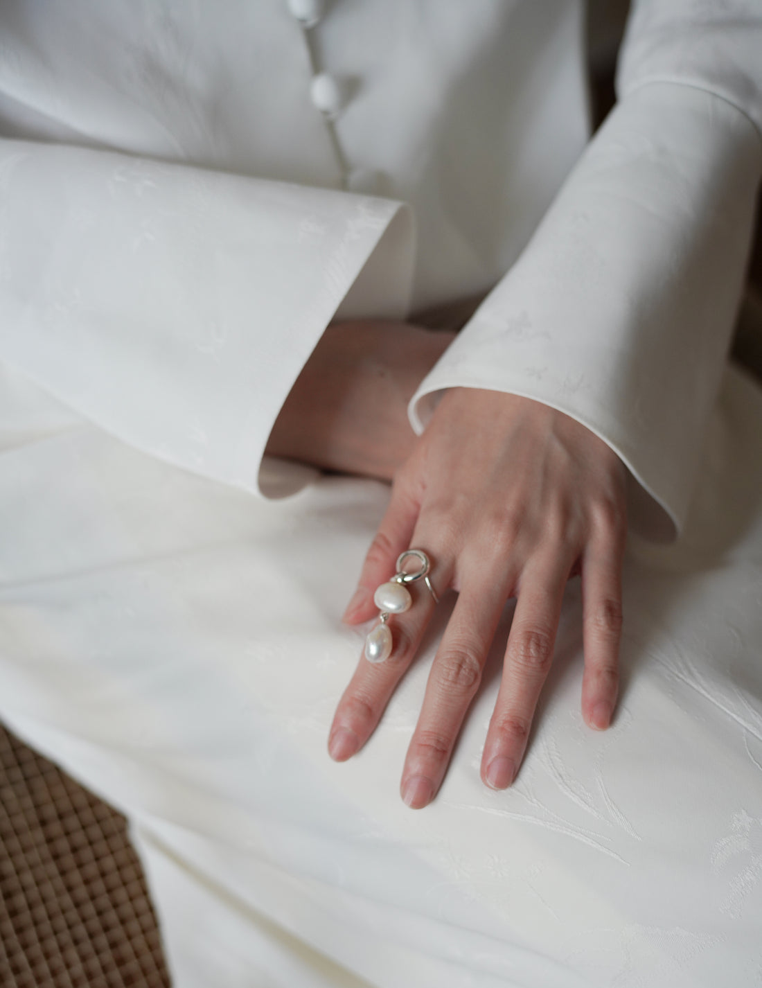 PLOW | Wave Pierces Calm・Earrings & Pearl Charm Set