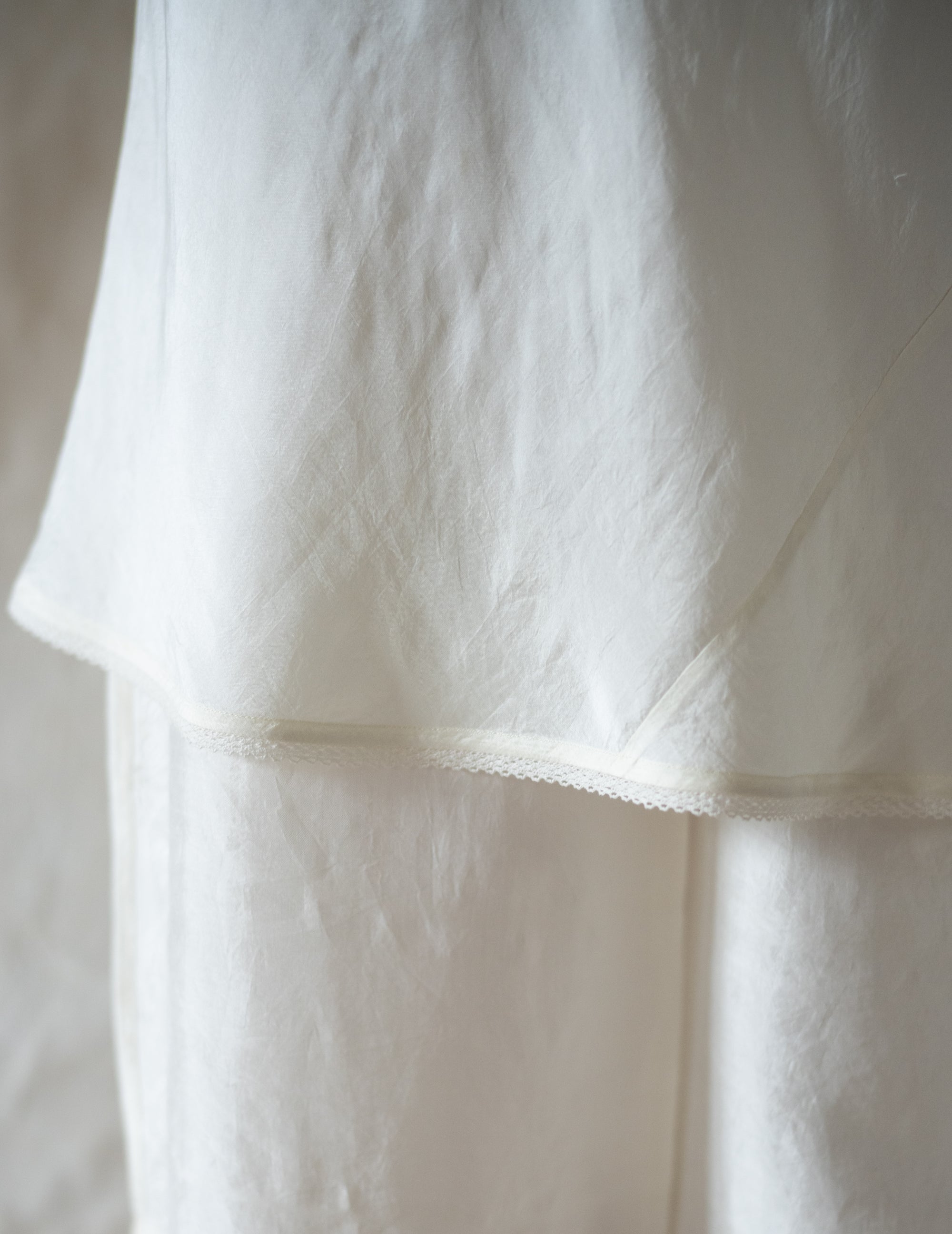 DAPHNE LONG SLIPDRESS・White