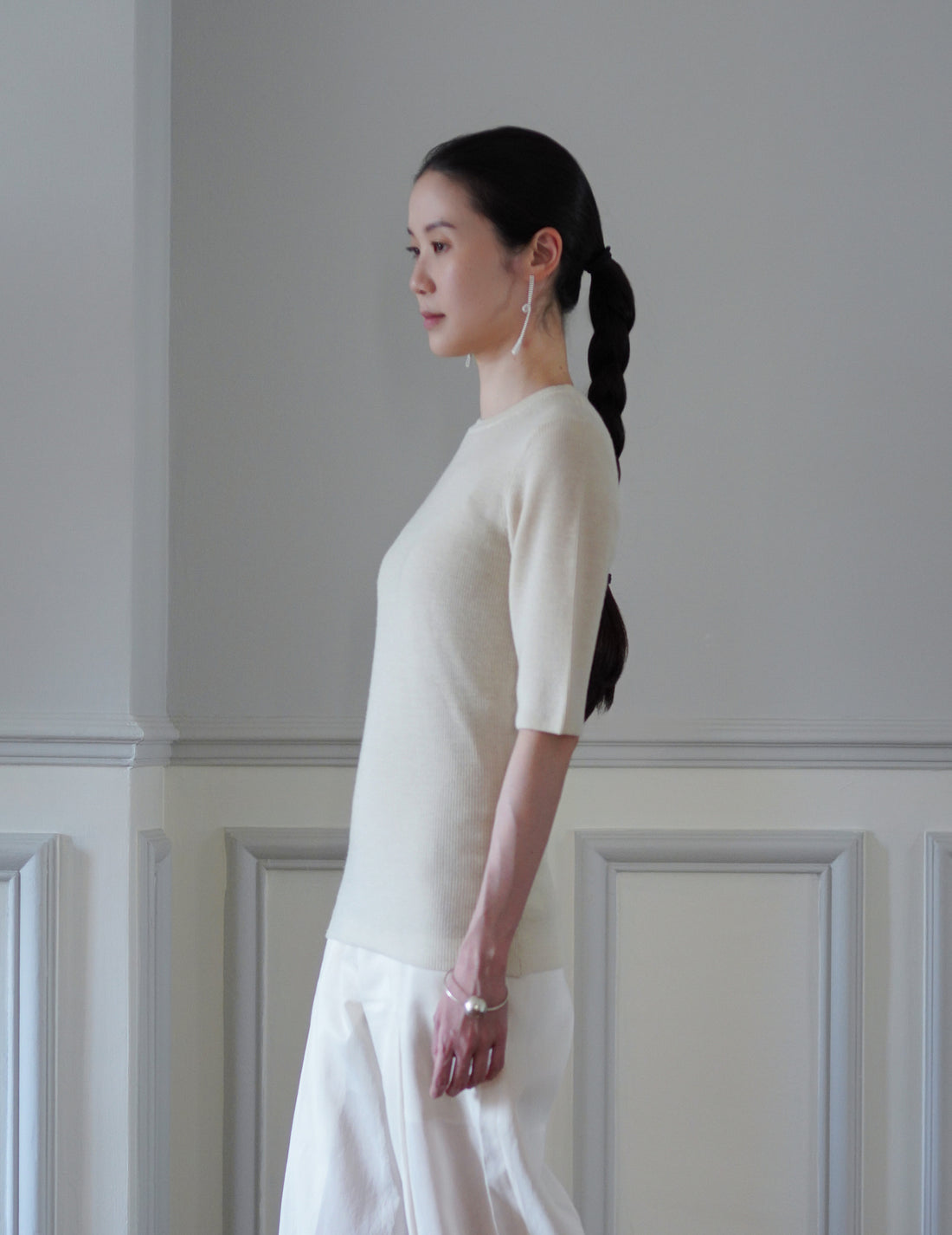 Mark Kenly Domino Tan ｜ Kami Cashmere Top・Ivory