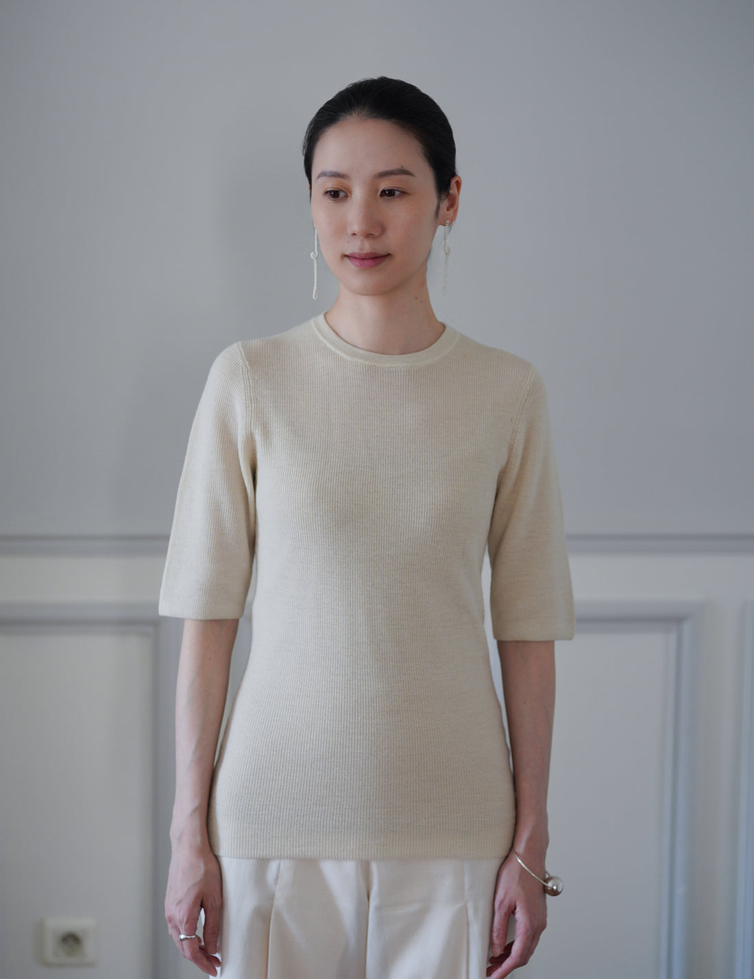 Mark Kenly Domino Tan ｜ Kami Cashmere Top・Ivory