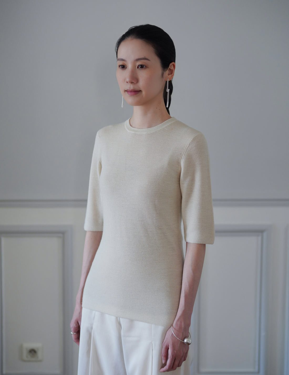 Mark Kenly Domino Tan ｜ Kami Cashmere Top・Ivory