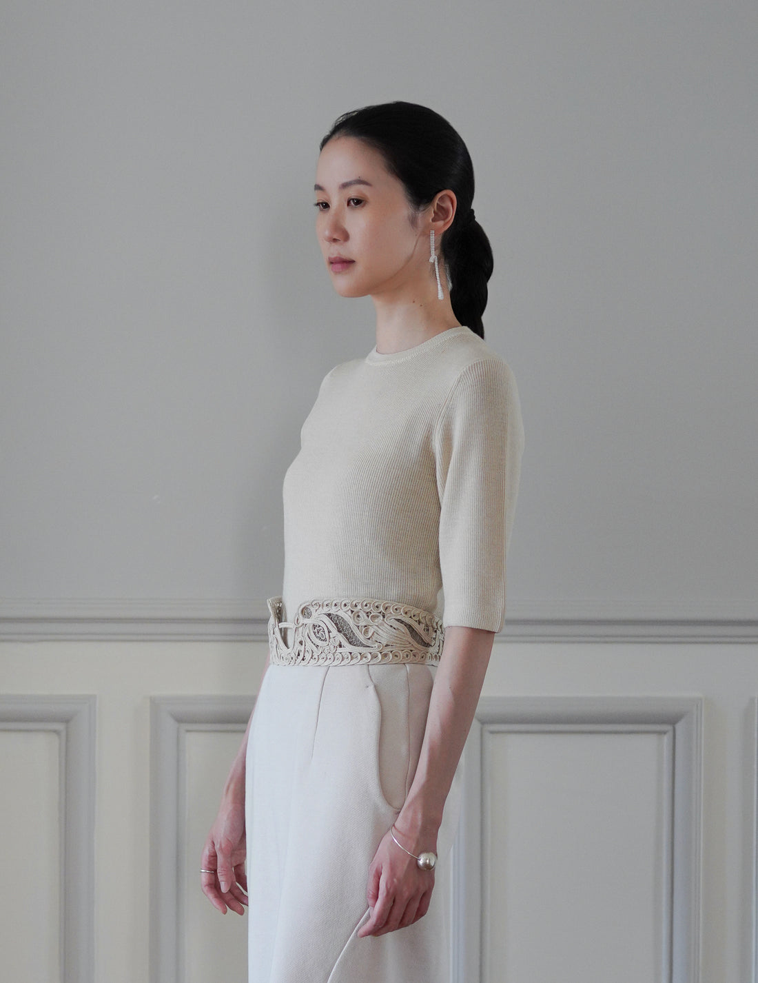 Mark Kenly Domino Tan ｜ Kami Cashmere Top・Ivory