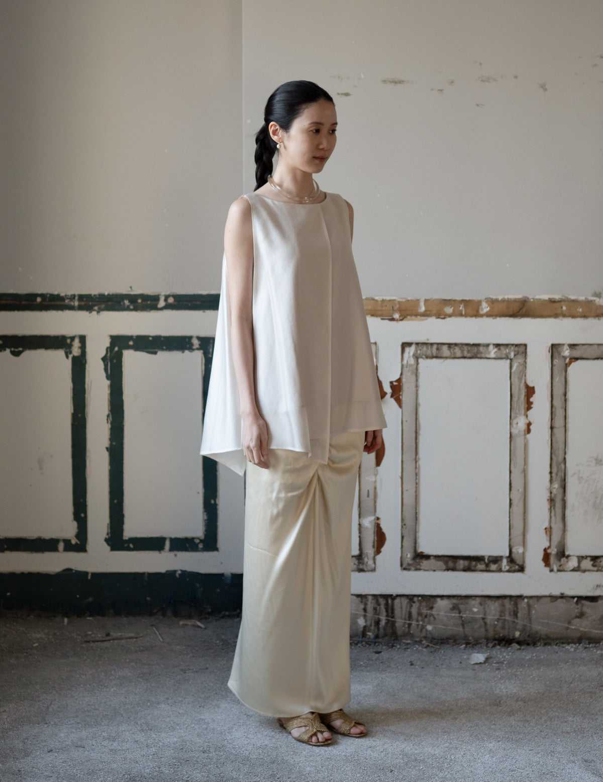 Raya Sleeveless Blouse・Light Beige