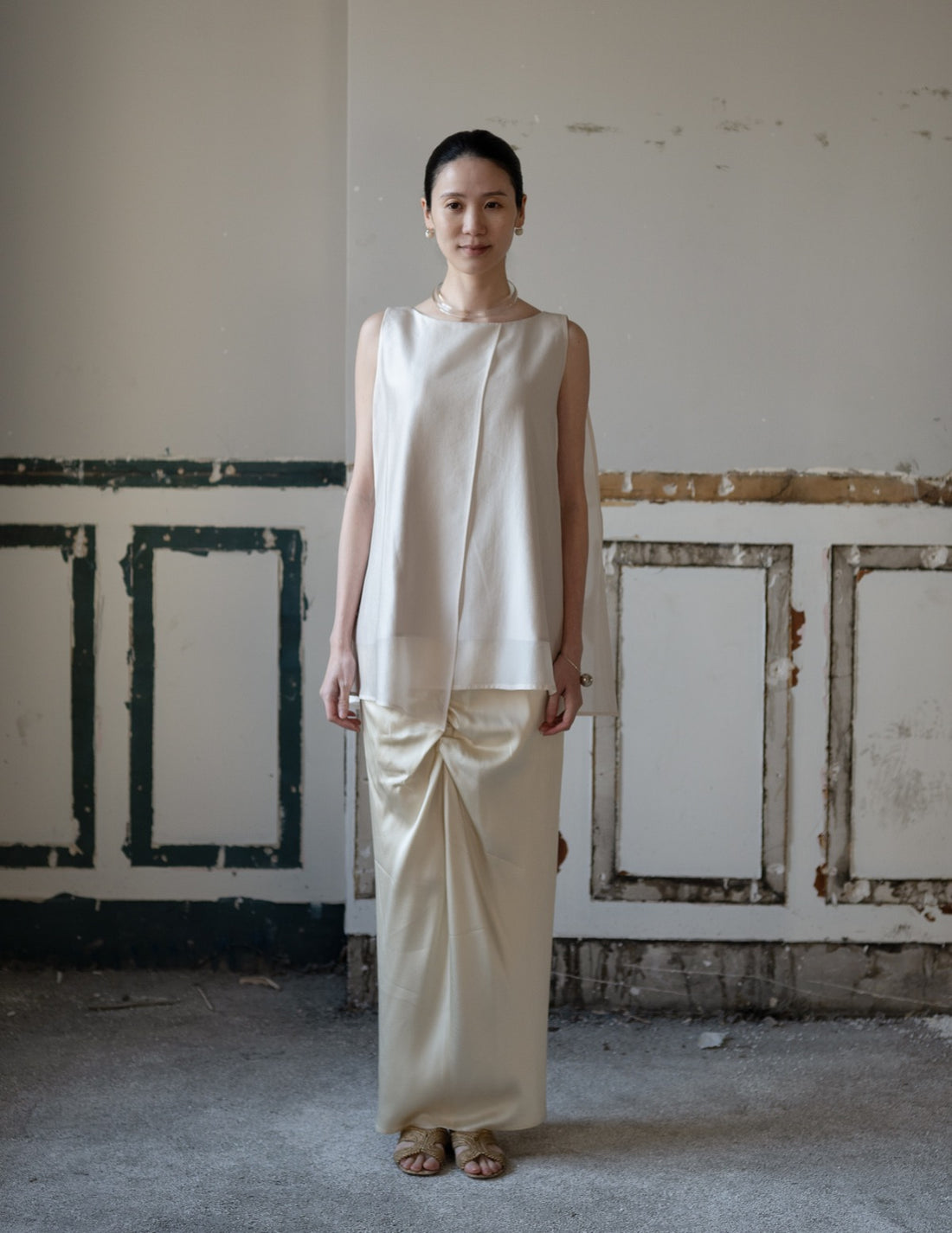 Raya Sleeveless Blouse・Light Beige