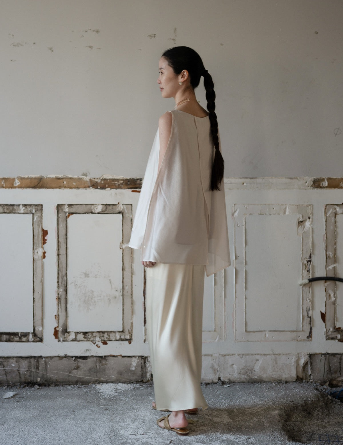 Raya Sleeveless Blouse・Light Beige