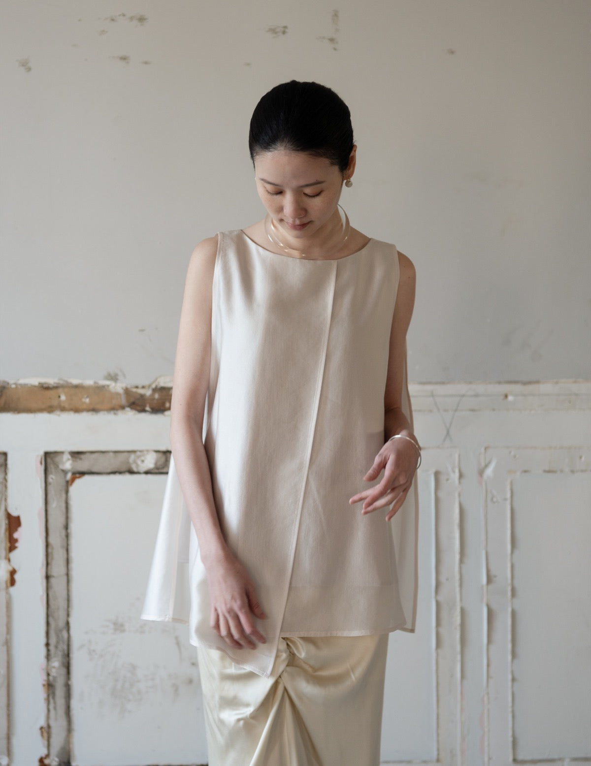 Raya Sleeveless Blouse・Light Beige