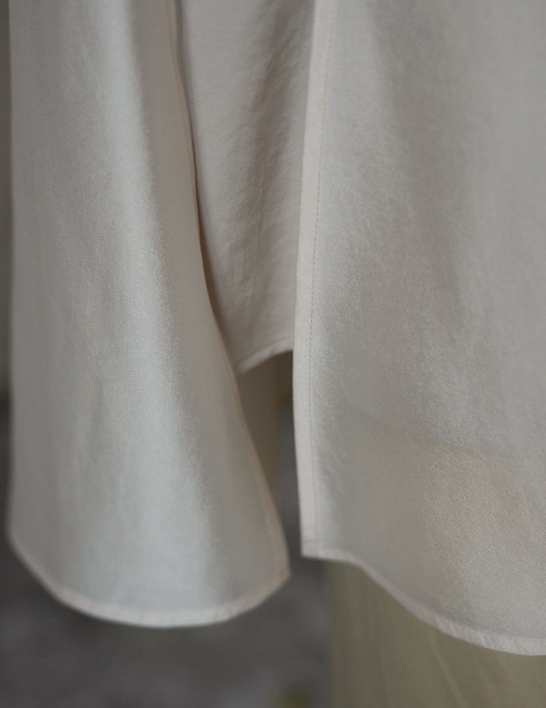 Raya Sleeveless Blouse・Light Beige