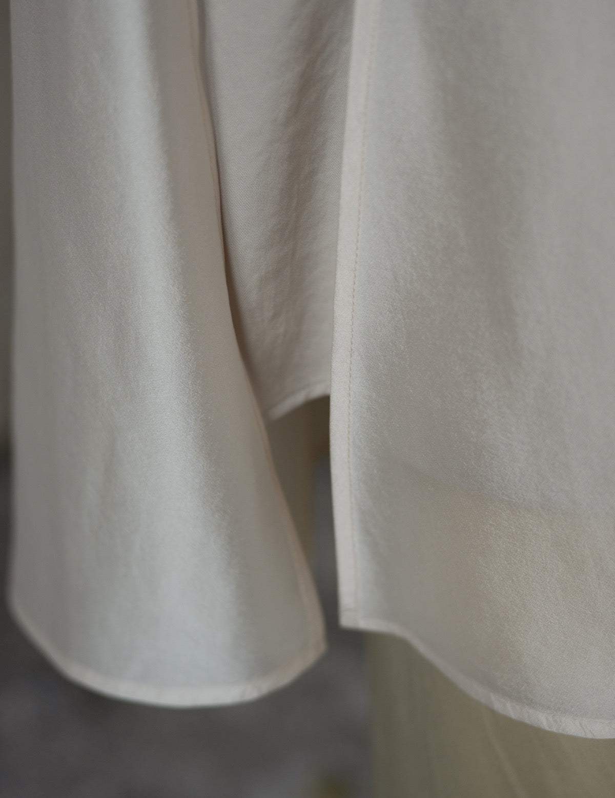 Raya Sleeveless Blouse・Light Beige